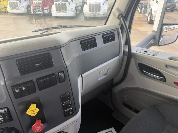 2019 Peterbilt 579-27