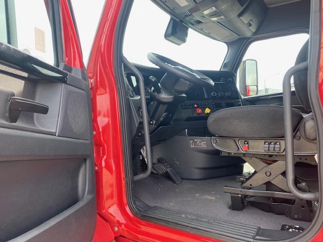 2023 Freightliner Cascadia-13