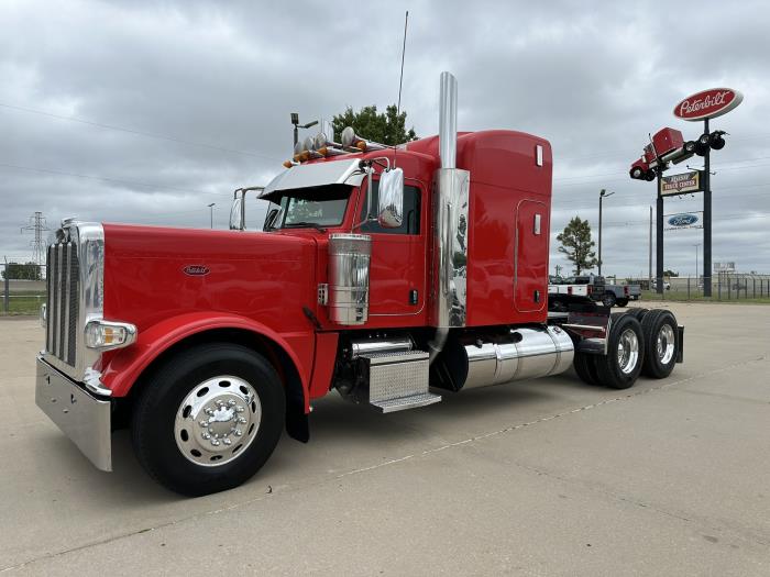 2022 Peterbilt 389-0