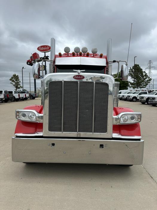 2022 Peterbilt 389-2