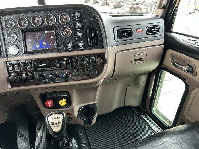 2022 Peterbilt 389-6