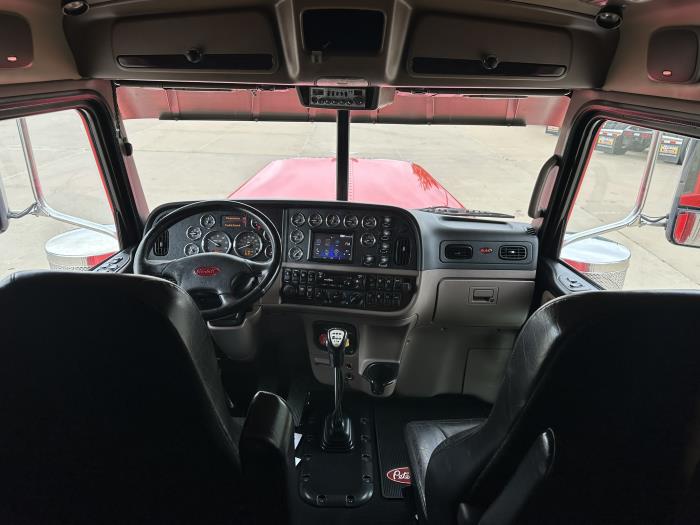 2022 Peterbilt 389-7