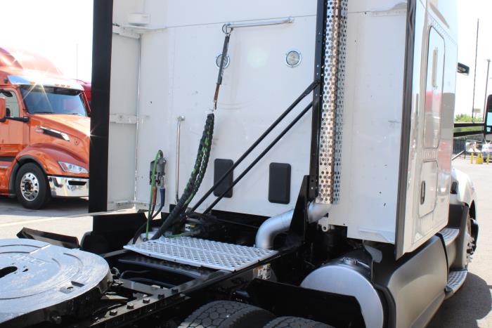 2022 Kenworth T680 — photo 8