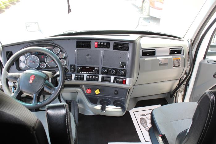 2022 Kenworth T680 — photo 14