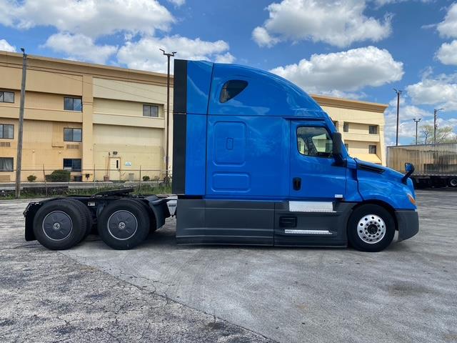 2023 Freightliner Cascadia-7