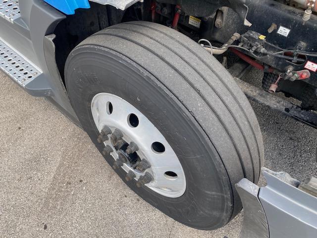 2023 Freightliner Cascadia-12