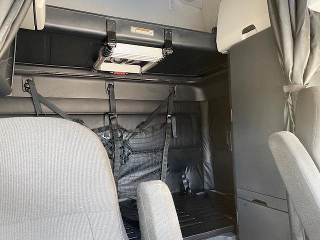 2023 Freightliner Cascadia-23