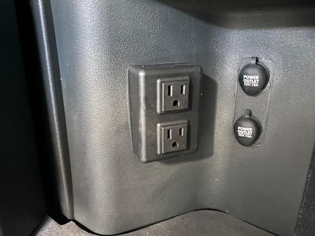 2023 Freightliner Cascadia-25