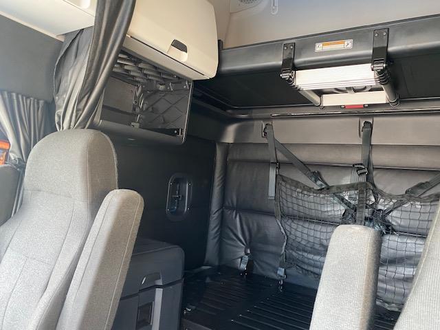 2023 Freightliner Cascadia-21