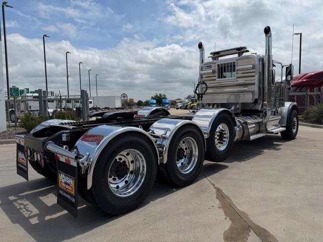 2027 Peterbilt 589-7
