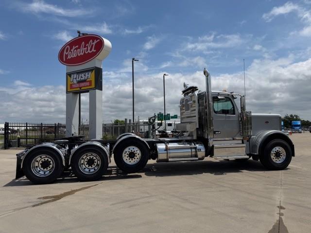 2027 Peterbilt 589-8