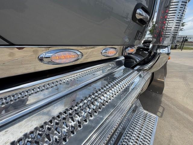 2027 Peterbilt 589-25