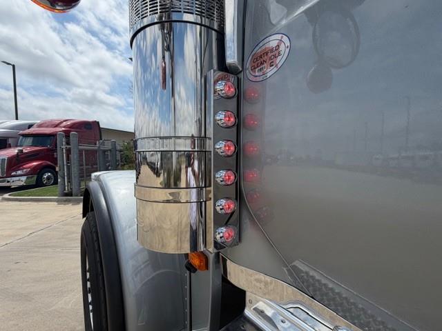 2027 Peterbilt 589-27