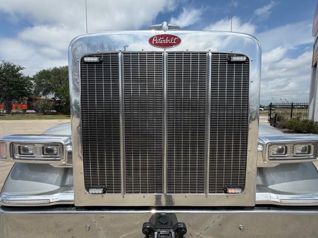 2027 Peterbilt 589-28