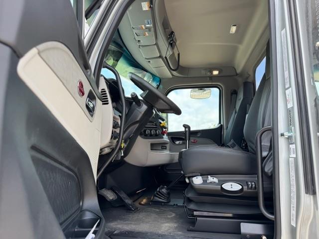 2027 Peterbilt 589-32