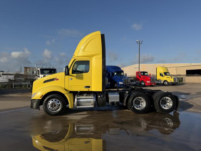 2023 Peterbilt 579-1