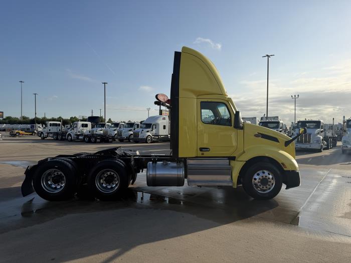 2023 Peterbilt 579-5