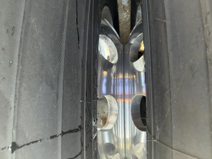 2023 Peterbilt 579-9