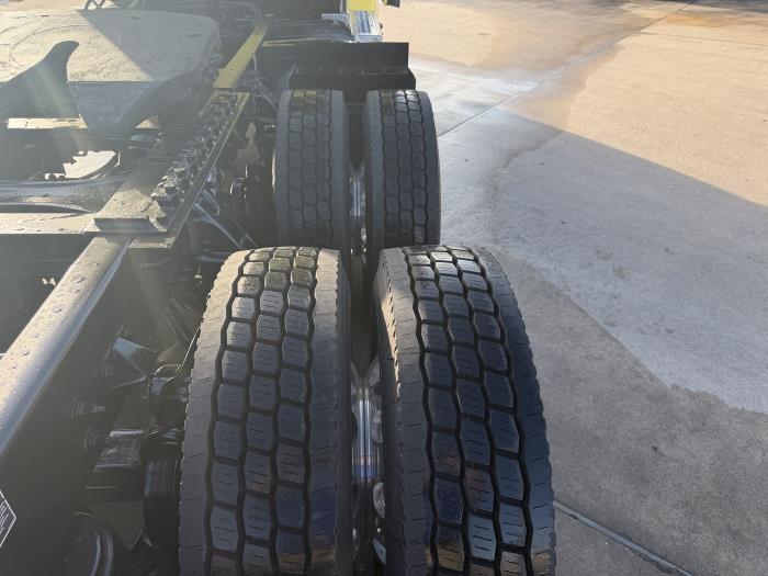 2023 Peterbilt 579-10