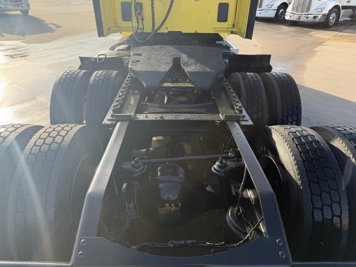 2023 Peterbilt 579-12