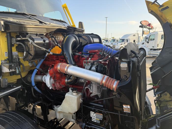 2023 Peterbilt 579-17