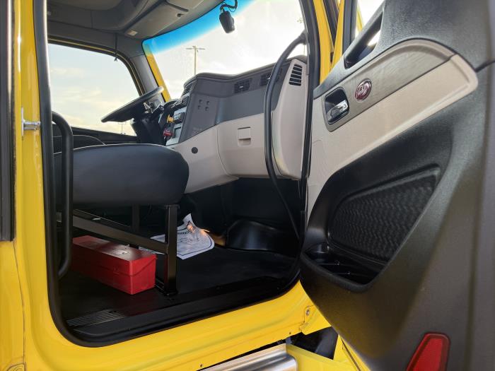 2023 Peterbilt 579-20