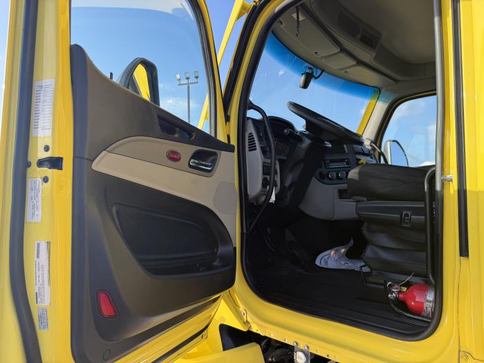 2023 Peterbilt 579-22