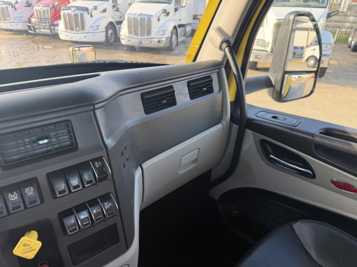 2023 Peterbilt 579-26
