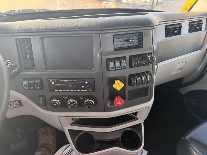 2023 Peterbilt 579-27