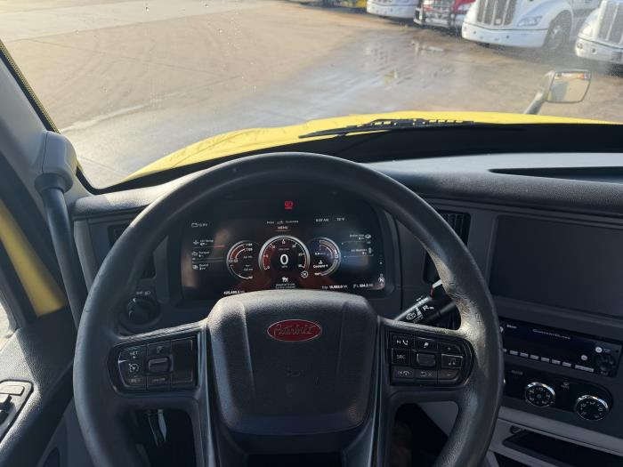 2023 Peterbilt 579-28