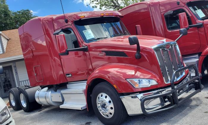 2022 Peterbilt 579-0