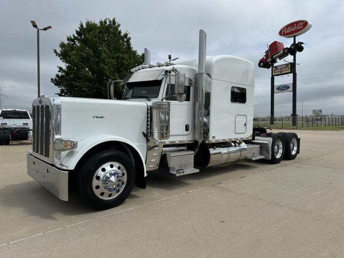 2023 Peterbilt 389-0