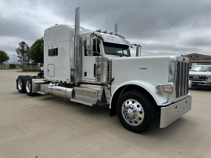 2023 Peterbilt 389-1