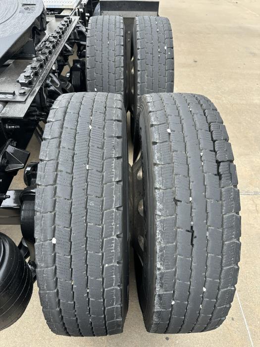 2023 Peterbilt 389-16