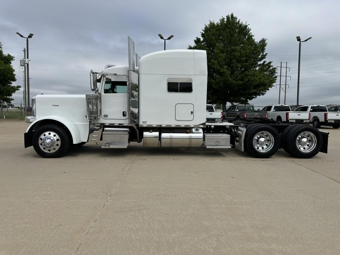 2023 Peterbilt 389-5