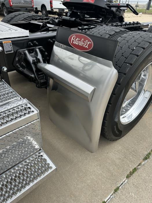 2023 Peterbilt 389-21