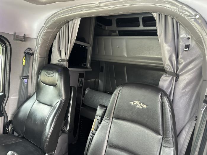 2023 Peterbilt 389-10