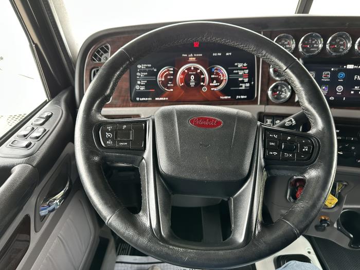 2023 Peterbilt 389-7