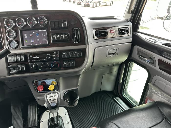 2023 Peterbilt 389-8
