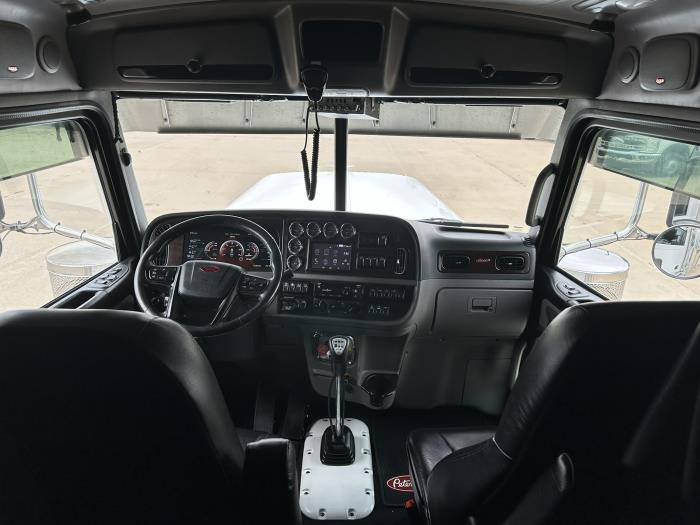 2023 Peterbilt 389-9