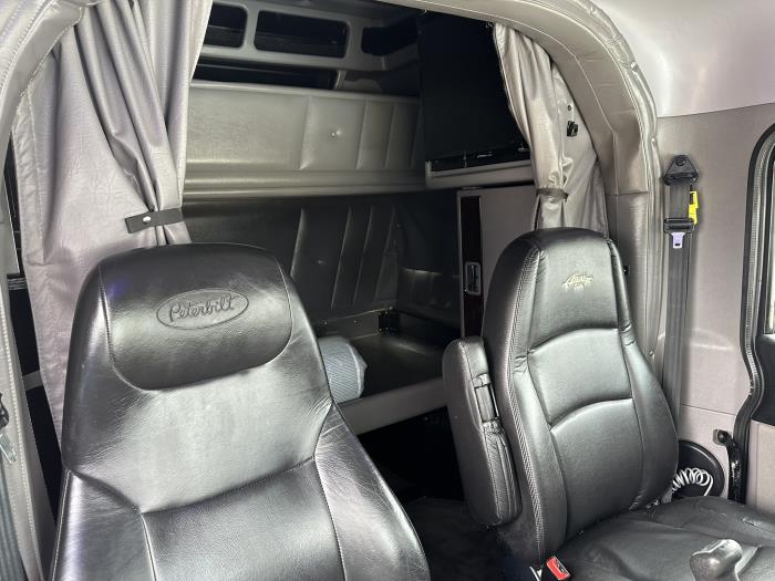 2023 Peterbilt 389-11