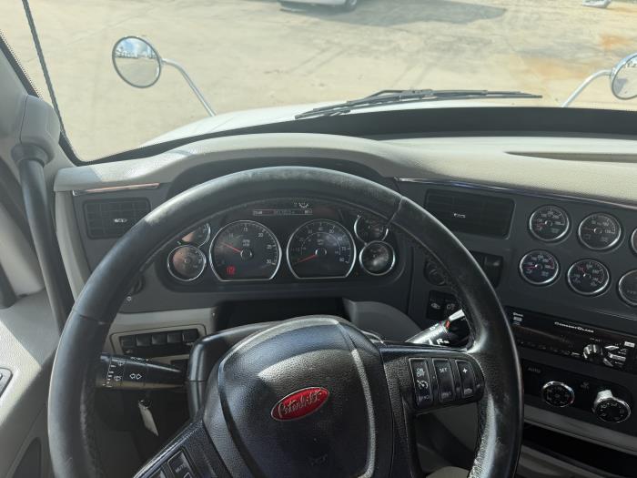 2021 Peterbilt 579-28