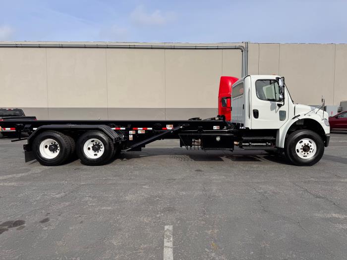 2018 Freightliner Business Class M2 106-3