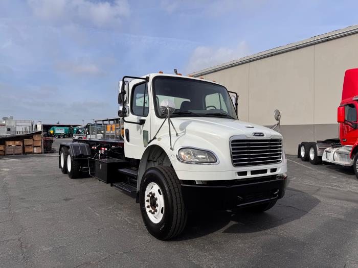 2018 Freightliner Business Class M2 106-2