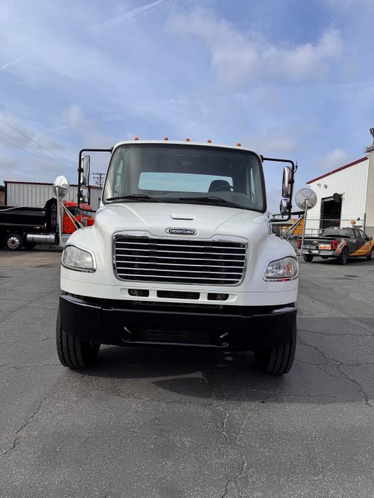 2018 Freightliner Business Class M2 106-1
