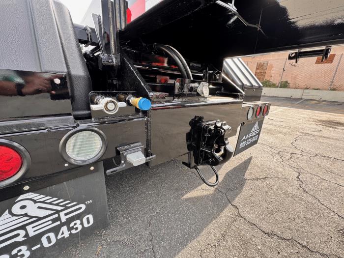 2018 Freightliner Business Class M2 106-18