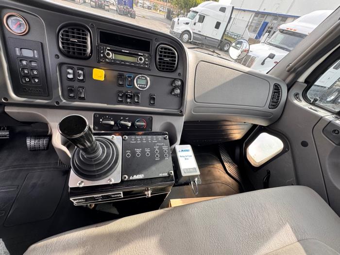 2018 Freightliner Business Class M2 106-10