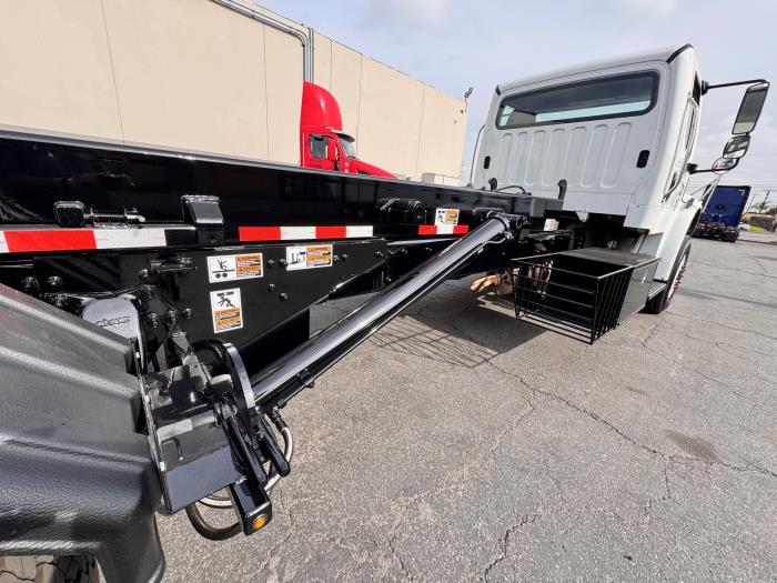 2018 Freightliner Business Class M2 106-19