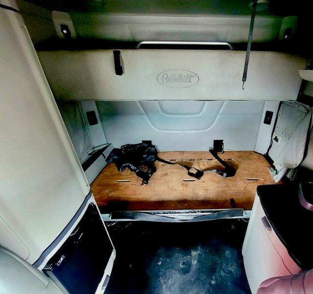 2022 Peterbilt 579-15