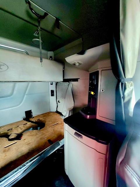 2022 Peterbilt 579-16